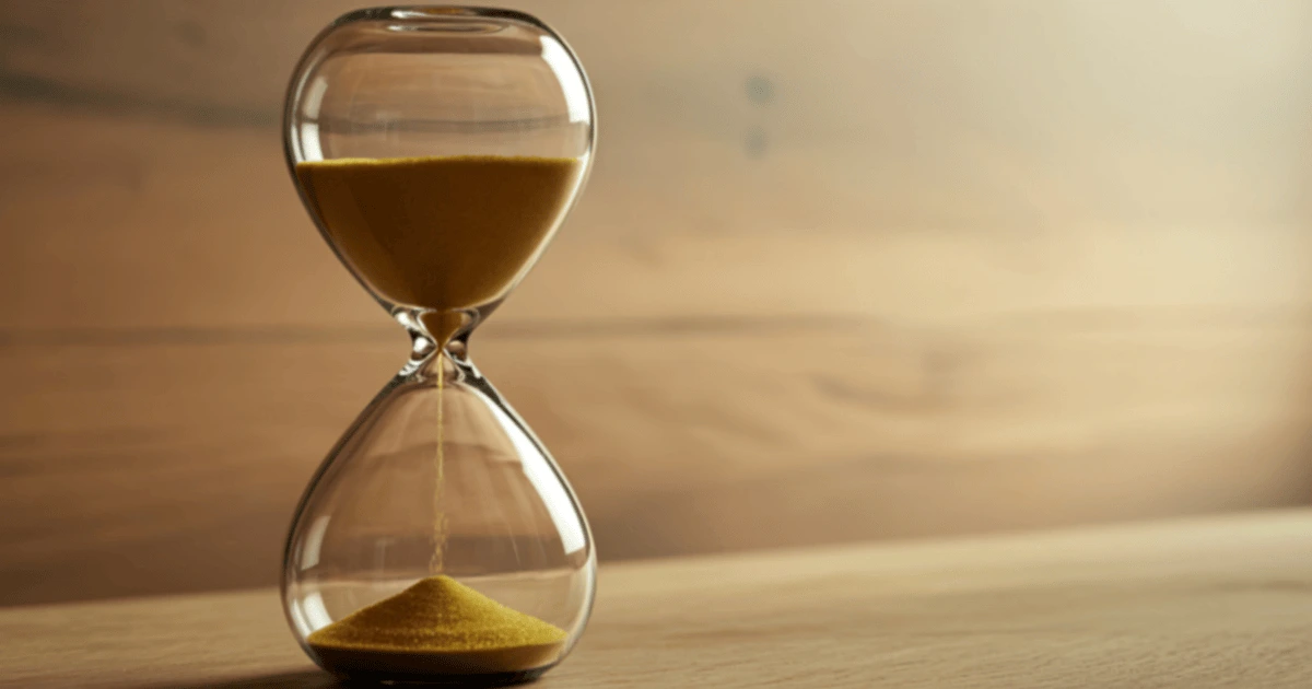 Sablier temps qui passe - arrêter procrastination remettre tâches plus tard 7 actions organisation maison gestion temps home organiser